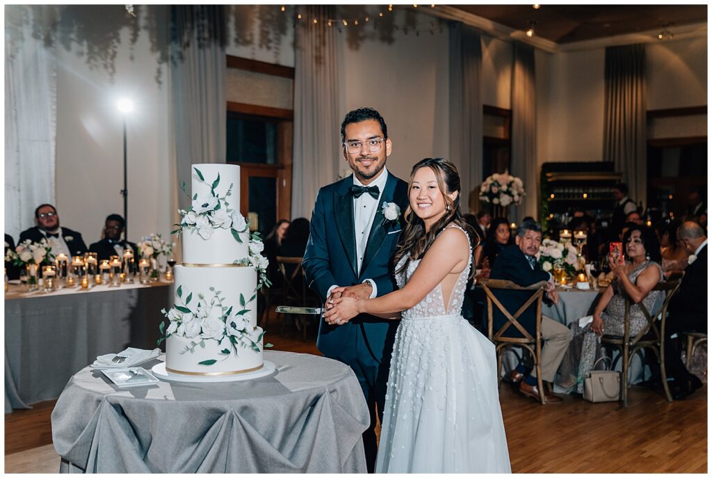 Rainy Downtown Chicago Wedding Ivy Room